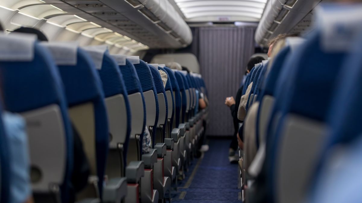 Dělejte větší sedadla, žádá úřad pro letectví americká plus size influencerka